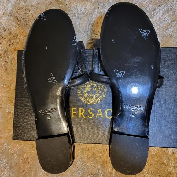 New Versace Greca Cut-Out Leather Slide Sandals - Picture 4 of 6